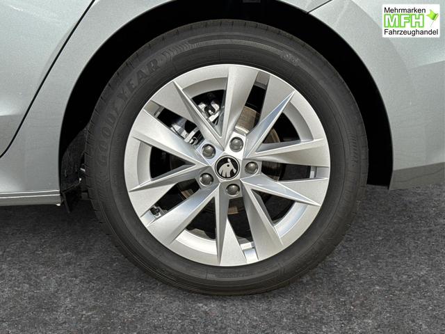 Skoda / Octavia Combi / Silber / / / ACC+AHK+eHK+KAM+PDC+LED+17ALU+SHZ