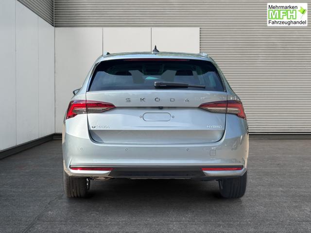 Skoda / Octavia Combi / Silber / / / ACC+AHK+eHK+KAM+PDC+LED+17ALU+SHZ