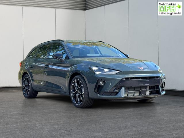 Cupra / Leon Sportstourer / Blau / / / ST 4x4 AHK+eHK+NAVI+ACC+SHZ+18 ALU+LED, Bei den verwendeten Bildern kann es sich um Beispielbilder handeln, ggf. teilweise mit Sonderausstattung.