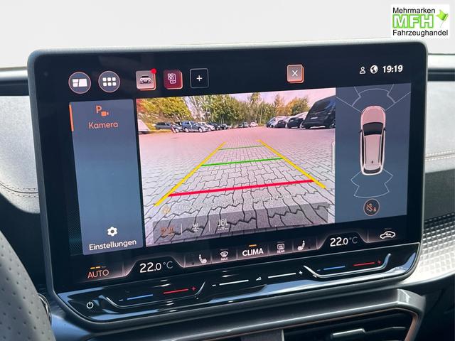 Cupra / Leon Sportstourer / Blau / / / ST 4x4 AHK+eHK+NAVI+ACC+SHZ+18 ALU+LED, Bei den verwendeten Bildern kann es sich um Beispielbilder handeln, ggf. teilweise mit Sonderausstattung.