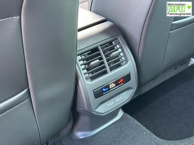 Cupra / Leon Sportstourer / Blau / / / ST 4x4 AHK+eHK+NAVI+ACC+SHZ+18 ALU+LED, Bei den verwendeten Bildern kann es sich um Beispielbilder handeln, ggf. teilweise mit Sonderausstattung.