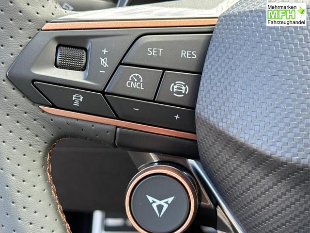 Cupra / Leon Sportstourer / Blau / / / ST 4x4 AHK+eHK+NAVI+ACC+SHZ+18 ALU+LED, Bei den verwendeten Bildern kann es sich um Beispielbilder handeln, ggf. teilweise mit Sonderausstattung.