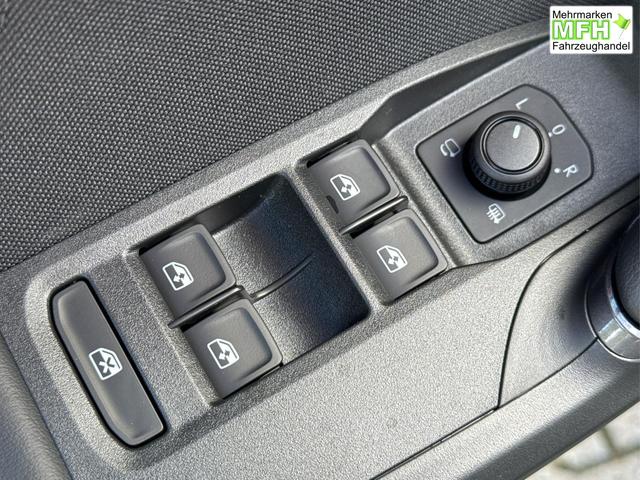 Cupra / Leon Sportstourer / Blau / / / ST 4x4 AHK+eHK+NAVI+ACC+SHZ+18 ALU+LED, Bei den verwendeten Bildern kann es sich um Beispielbilder handeln, ggf. teilweise mit Sonderausstattung.