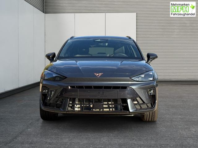 Cupra / Leon Sportstourer / Grau / / / ST AHK+NAVI+eHK+KAMERA+ACC+SHZ+18 ALU+LED, Bei den verwendeten Bildern kann es sich um Beispielbilder handeln, ggf. teilweise mit Sonderausstattung.