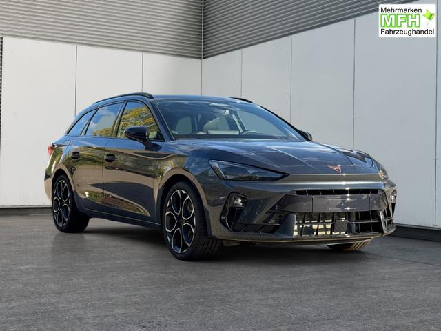 Cupra / Leon Sportstourer / Grau / / / ST AHK+NAVI+eHK+KAMERA+ACC+SHZ+18 ALU+LED, Bei den verwendeten Bildern kann es sich um Beispielbilder handeln, ggf. teilweise mit Sonderausstattung.