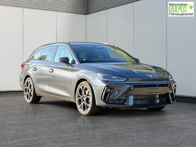 Cupra / Leon Sportstourer / Grau / / / ST AHK+NAVI+eHK+KAMERA+ACC+SHZ+18 ALU+LED, Bei den verwendeten Bildern kann es sich um Beispielbilder handeln, ggf. teilweise mit Sonderausstattung.