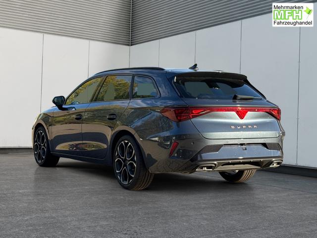 Cupra / Leon Sportstourer / Grau / / / ST AHK+NAVI+eHK+KAMERA+ACC+SHZ+18 ALU+LED, Bei den verwendeten Bildern kann es sich um Beispielbilder handeln, ggf. teilweise mit Sonderausstattung.