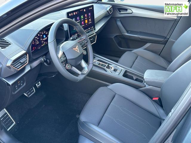 Cupra / Leon Sportstourer / Grau / / / ST AHK+NAVI+eHK+KAMERA+ACC+SHZ+18 ALU+LED, Bei den verwendeten Bildern kann es sich um Beispielbilder handeln, ggf. teilweise mit Sonderausstattung.