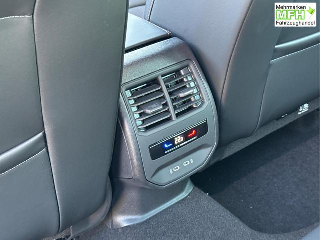 Cupra / Leon Sportstourer / Grau / / / ST AHK+NAVI+eHK+KAMERA+ACC+SHZ+18 ALU+LED, Bei den verwendeten Bildern kann es sich um Beispielbilder handeln, ggf. teilweise mit Sonderausstattung.