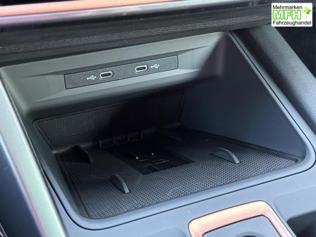 Cupra / Leon Sportstourer / Grau / / / ST AHK+NAVI+eHK+KAMERA+ACC+SHZ+18 ALU+LED, Bei den verwendeten Bildern kann es sich um Beispielbilder handeln, ggf. teilweise mit Sonderausstattung.