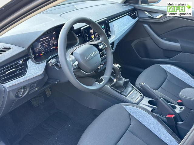 Skoda / Scala / Grau / / / Selection SHZ+KAMERA+SMARTLINK+LED+16 ALU, Bei den verwendeten Bildern kann es sich um Beispielbilder handeln, ggf. teilweise mit Sonderausstattung.