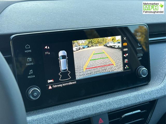 Skoda / Scala / Grau / / / Selection SHZ+KAMERA+SMARTLINK+LED+16 ALU, Bei den verwendeten Bildern kann es sich um Beispielbilder handeln, ggf. teilweise mit Sonderausstattung.