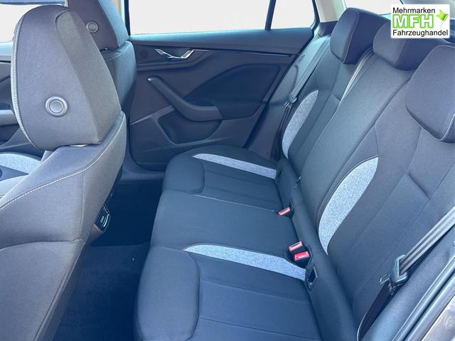 Skoda / Scala / Grau / / / Selection SHZ+KAMERA+SMARTLINK+LED+16 ALU, Bei den verwendeten Bildern kann es sich um Beispielbilder handeln, ggf. teilweise mit Sonderausstattung.