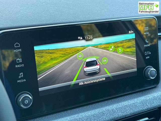 Skoda / Scala / Grau / / / Selection SHZ+KAMERA+SMARTLINK+LED+16 ALU, Bei den verwendeten Bildern kann es sich um Beispielbilder handeln, ggf. teilweise mit Sonderausstattung.