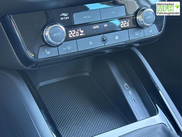 Skoda / Scala / Grau / / / Selection SHZ+KAMERA+SMARTLINK+LED+16 ALU, Bei den verwendeten Bildern kann es sich um Beispielbilder handeln, ggf. teilweise mit Sonderausstattung.