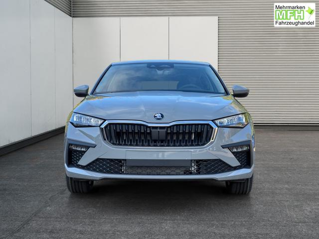 Skoda / Scala / Grau / / / Selection SHZ+KAMERA+SMARTLINK+LED+16 ALU, Bei den verwendeten Bildern kann es sich um Beispielbilder handeln, ggf. teilweise mit Sonderausstattung.
