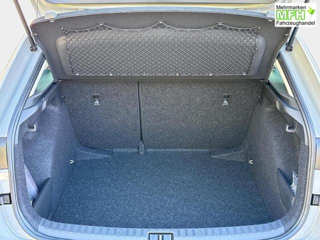 Skoda / Scala / Grau / / / Selection SHZ+KAMERA+SMARTLINK+LED+16 ALU, Bei den verwendeten Bildern kann es sich um Beispielbilder handeln, ggf. teilweise mit Sonderausstattung.