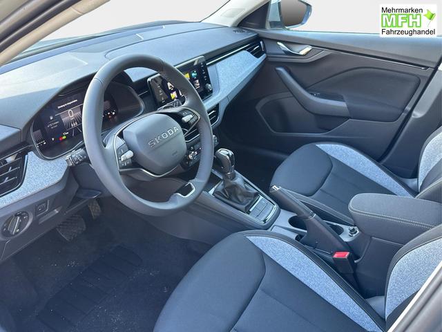 Skoda / Scala / Grau / / / Selection SHZ+KAMERA+SMARTLINK+LED+16 ALU, Bei den verwendeten Bildern kann es sich um Beispielbilder handeln, ggf. teilweise mit Sonderausstattung.