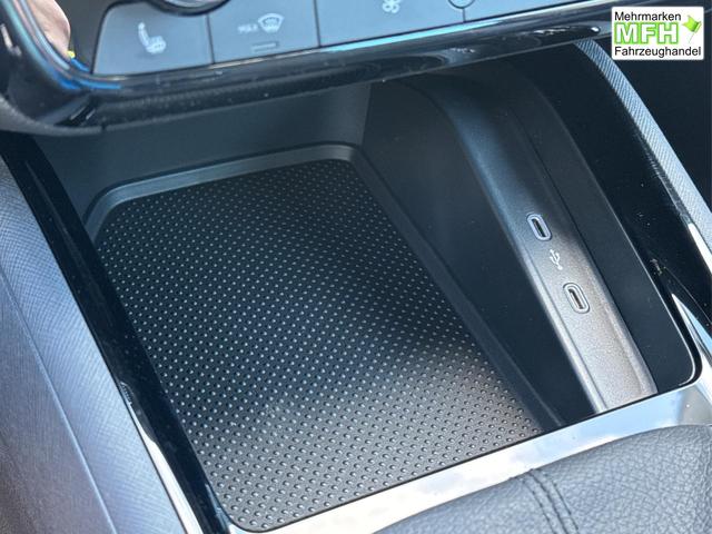 Skoda / Scala / Grau / / / Selection SHZ+KAMERA+SMARTLINK+LED+16 ALU, Bei den verwendeten Bildern kann es sich um Beispielbilder handeln, ggf. teilweise mit Sonderausstattung.