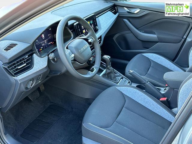 Skoda / Scala / Silber / / / Selection SHZ+KAMERA+SMARTLINK+LED+16 ALU, Bei den verwendeten Bildern kann es sich um Beispielbilder handeln, ggf. teilweise mit Sonderausstattung.