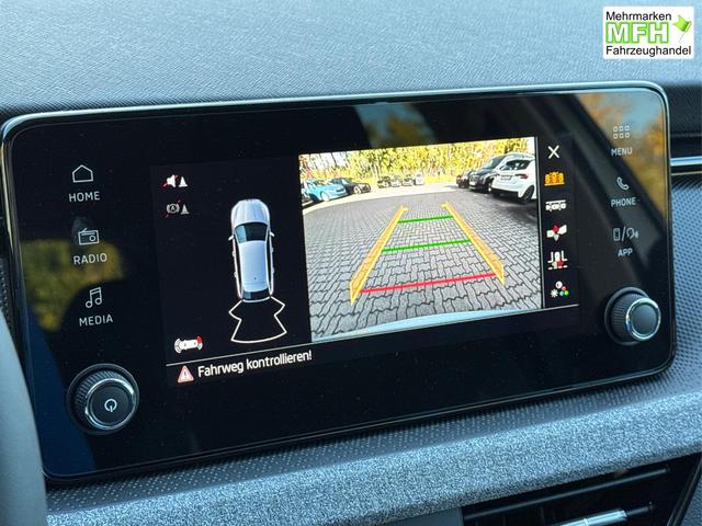 Skoda / Scala / Silber / / / Selection SHZ+KAMERA+SMARTLINK+LED+16 ALU, Bei den verwendeten Bildern kann es sich um Beispielbilder handeln, ggf. teilweise mit Sonderausstattung.