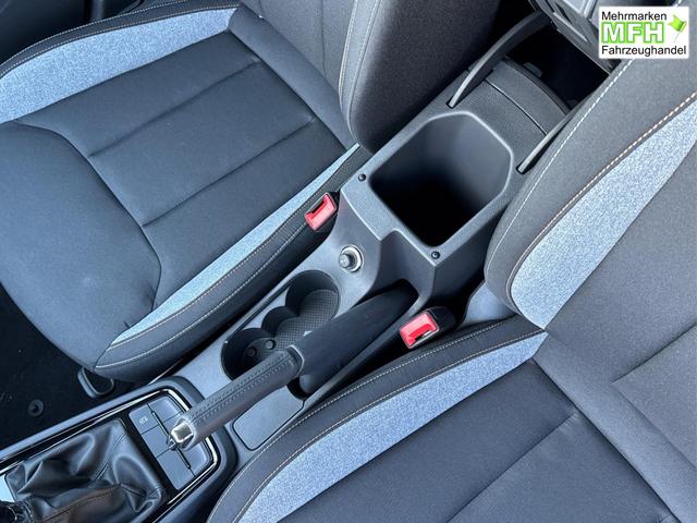 Skoda / Scala / Silber / / / Selection SHZ+KAMERA+SMARTLINK+LED+16 ALU, Bei den verwendeten Bildern kann es sich um Beispielbilder handeln, ggf. teilweise mit Sonderausstattung.