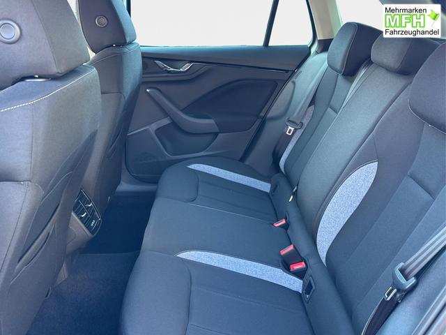 Skoda / Scala / Silber / / / Selection SHZ+KAMERA+SMARTLINK+LED+16 ALU, Bei den verwendeten Bildern kann es sich um Beispielbilder handeln, ggf. teilweise mit Sonderausstattung.