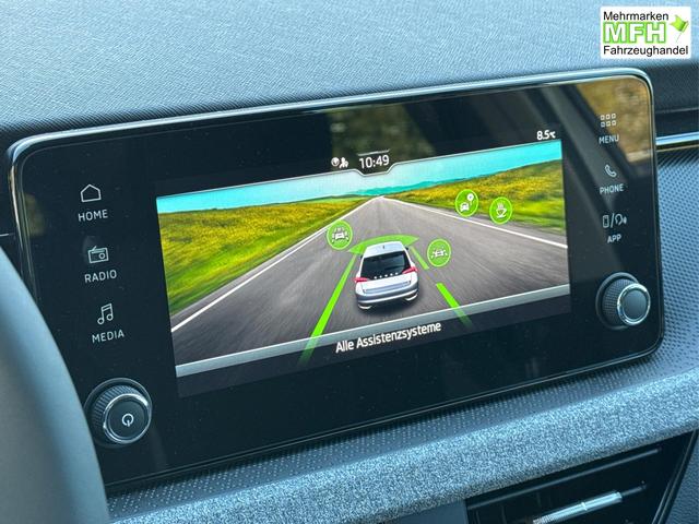 Skoda / Scala / Silber / / / Selection SHZ+KAMERA+SMARTLINK+LED+16 ALU, Bei den verwendeten Bildern kann es sich um Beispielbilder handeln, ggf. teilweise mit Sonderausstattung.