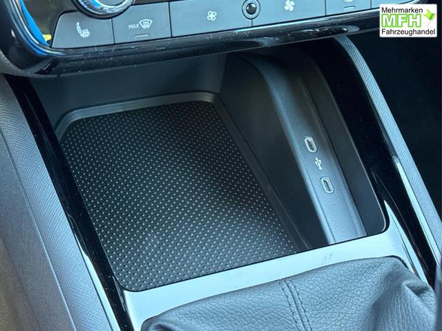 Skoda / Scala / Silber / / / Selection SHZ+KAMERA+SMARTLINK+LED+16 ALU, Bei den verwendeten Bildern kann es sich um Beispielbilder handeln, ggf. teilweise mit Sonderausstattung.