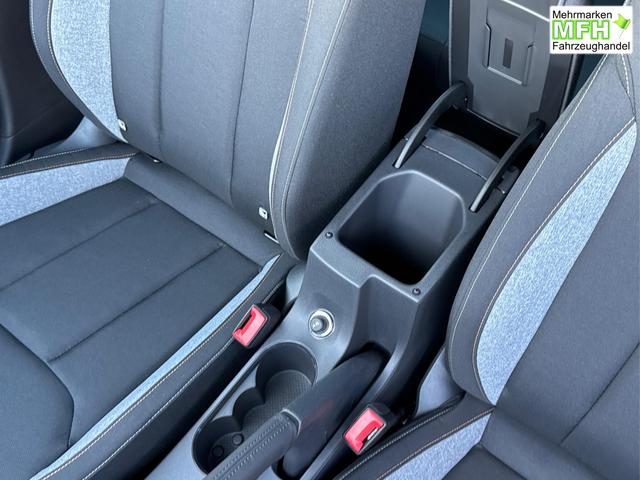 Skoda / Scala / Schwarz / / / Selection SHZ+KAMERA+SMARTLINK+LED+16 ALU, Bei den verwendeten Bildern kann es sich um Beispielbilder handeln, ggf. teilweise mit Sonderausstattung.