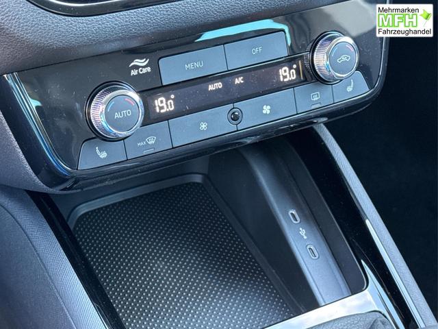 Skoda / Scala / Schwarz / / / Selection SHZ+KAMERA+SMARTLINK+LED+16 ALU, Bei den verwendeten Bildern kann es sich um Beispielbilder handeln, ggf. teilweise mit Sonderausstattung.