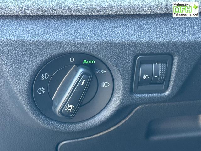 Skoda / Scala / Schwarz / / / Selection SHZ+KAMERA+SMARTLINK+LED+16 ALU, Bei den verwendeten Bildern kann es sich um Beispielbilder handeln, ggf. teilweise mit Sonderausstattung.
