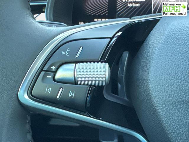 Skoda / Scala / Schwarz / / / Selection SHZ+KAMERA+SMARTLINK+LED+16 ALU, Bei den verwendeten Bildern kann es sich um Beispielbilder handeln, ggf. teilweise mit Sonderausstattung.