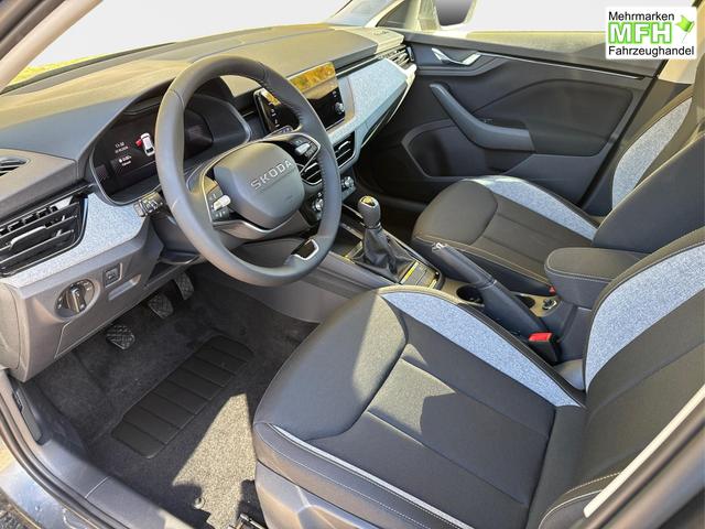 Skoda / Scala / Grau / / / Selection SHZ+KAMERA+SMARTLINK+LED+16 ALU, Bei den verwendeten Bildern kann es sich um Beispielbilder handeln, ggf. teilweise mit Sonderausstattung.