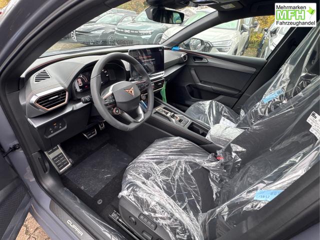 Cupra / Leon Sportstourer / Grau / / / 4x4 ST AHK+NAVI+eHK+KAMERA+MEMORY+ACC+19 ALU+LED, Bei den verwendeten Bildern kann es sich um Beispielbilder handeln, ggf. teilweise mit Sonderausstattung.