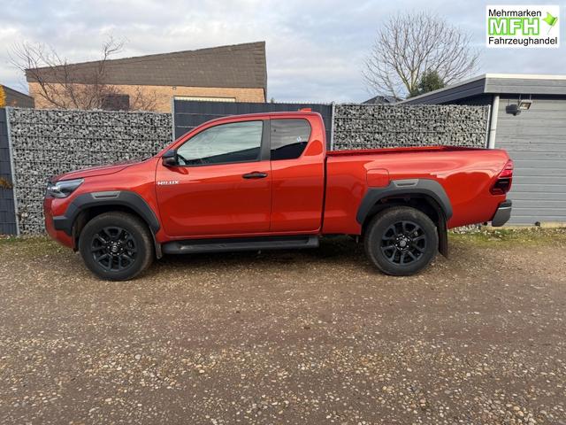 Toyota Hilux Extra Cab 2.8 D-4D AT 4WD Invincible Orange 