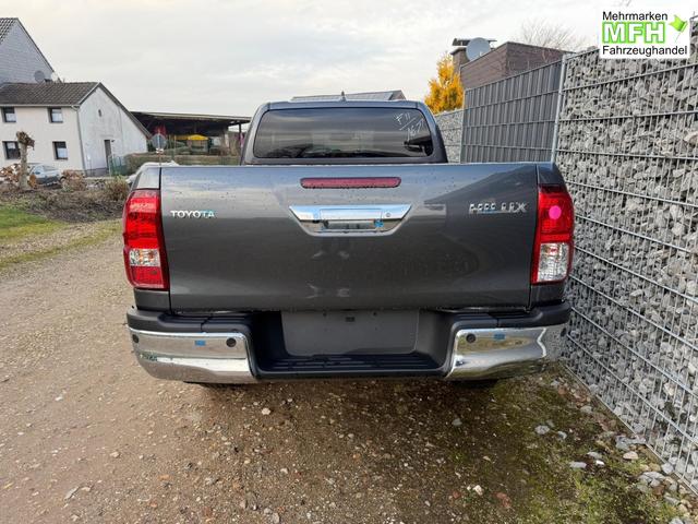 Toyota Hilux Extra Cab 2.8 D-4D AT 4WD Professional Ash grey 