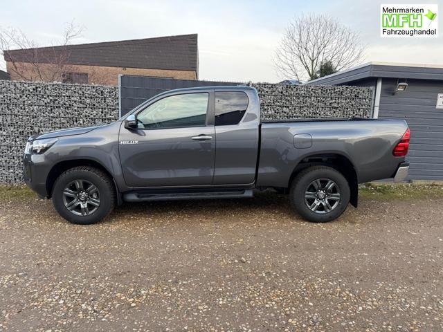 Toyota Hilux Extra Cab 2.8 D-4D AT 4WD Professional Ash grey 