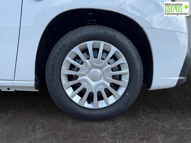Toyota Proace City Verso 1,2 L2 Business 7 Sitzer Klima Einparkhilfe Apple Tempomat DAB 10 Zoll Display Regensensor 