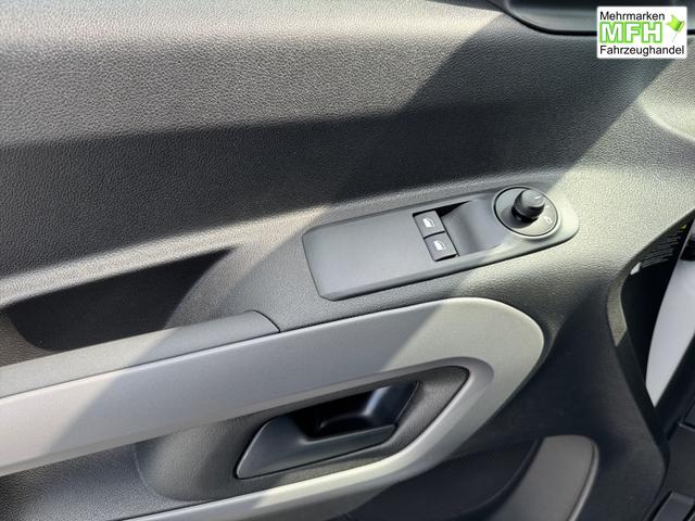 Toyota Proace City Verso 1,2 L2 Business 7 Sitzer Klima Einparkhilfe Apple Tempomat DAB 10 Zoll Display Regensensor 