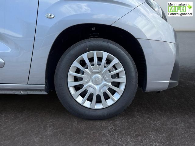 Toyota Proace City Verso 1,2 L2 Business 7 Sitzer Klima Einparkhilfe Apple Tempomat DAB 10 Zoll Display Regensensor 