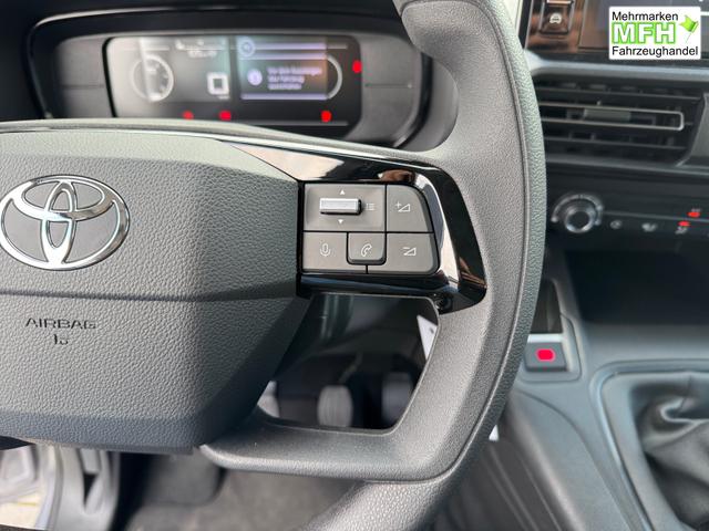 Toyota Proace City Verso 1,2 L2 Business 7 Sitzer Klima Einparkhilfe Apple Tempomat DAB 10 Zoll Display Regensensor 