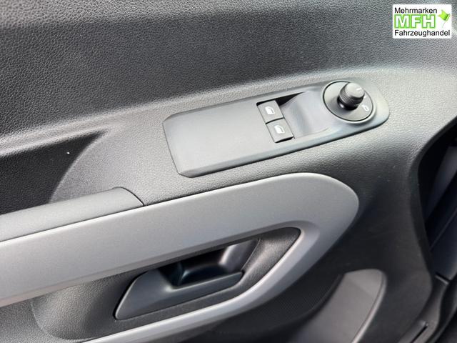 Toyota Proace City Verso 1,2 L2 Business 7 Sitzer Klima Einparkhilfe Apple Tempomat DAB 10 Zoll Display Regensensor 