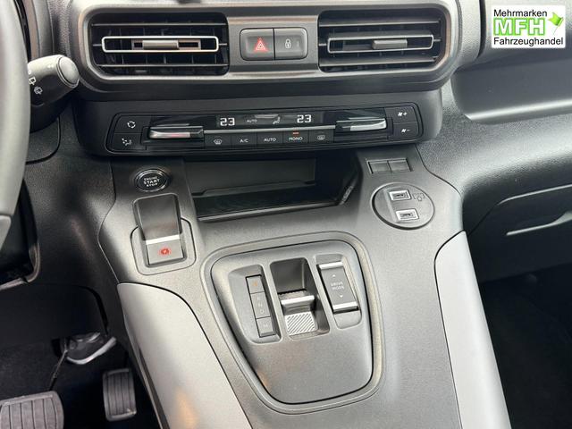 Toyota Proase Citty Lounge VIP Pano Innenraum Bilder