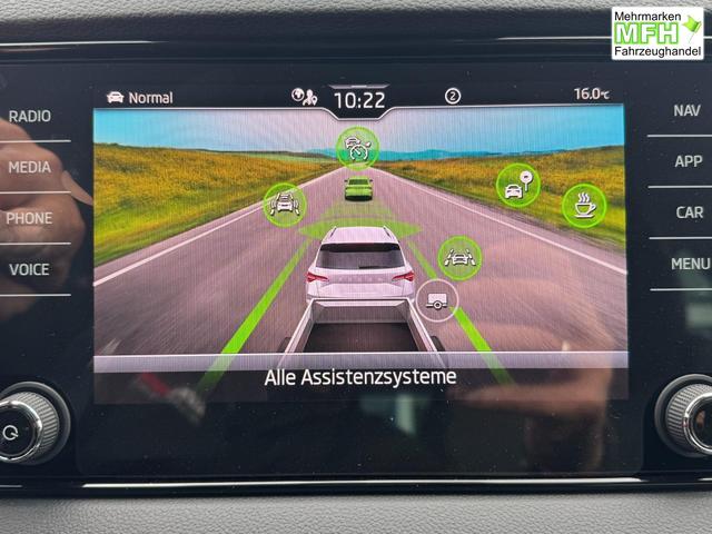 Skoda Karoq Extra Plus 2,0 TDI DSG 2Zoklima 2xEinparkhilfe AHK Kamera Sitzheizung beheiztes Lenkrad 