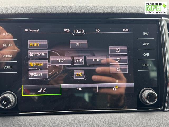 Skoda Karoq Extra Plus 2,0 TDI DSG 2Zoklima 2xEinparkhilfe AHK Kamera Sitzheizung beheiztes Lenkrad 
