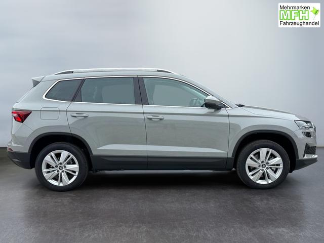 Skoda Karoq Extra Plus 1,5 TSI DSG 2Zoklima 2xEinparkhilfe AHK Kamera Sitzheizung beheiztes Lenkrad 