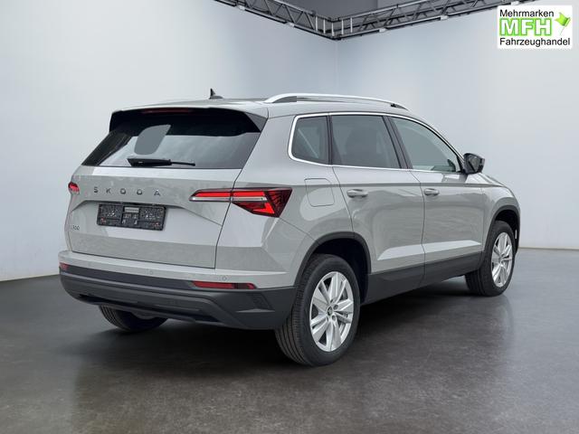 Skoda Karoq Extra Plus 1,5 TSI DSG 2Zoklima 2xEinparkhilfe AHK Kamera Sitzheizung beheiztes Lenkrad 