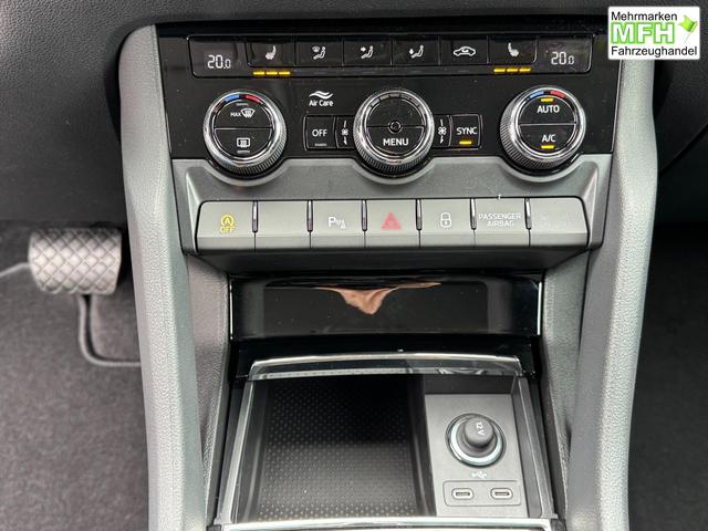 Skoda Karoq Extra Plus 1,5 TSI DSG 2Zoklima 2xEinparkhilfe AHK Kamera Sitzheizung beheiztes Lenkrad 