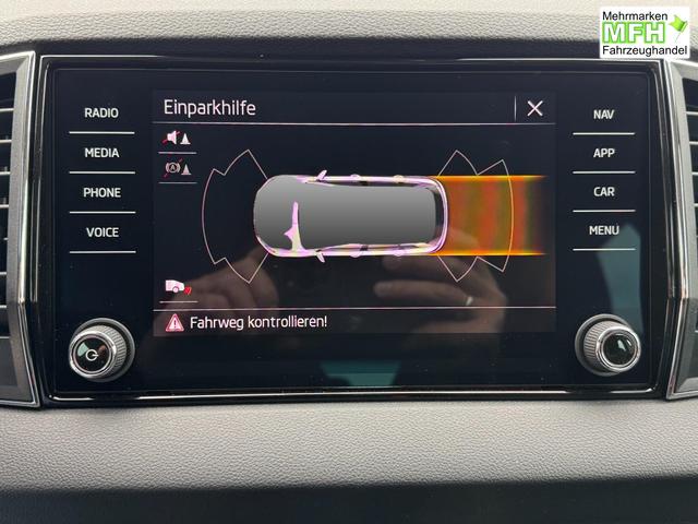 Skoda Karoq Extra Plus 1,5 TSI DSG 2Zoklima 2xEinparkhilfe AHK Kamera Sitzheizung beheiztes Lenkrad 